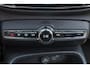 Volvo XC40 B3 Plus Black Edition - Panorama/schuifdak - IntelliSafe Assist & Surround - 360º Camera - Harman/Kardon audio - Verwarmde voorstoelen & stuur - Parkeersensoren voor & achter - Elektr. bedienb. voorstoelen met geheugen links - Draadloze tel. lader - Standkachel - Extra getint glas - Inklapbare trekhaak - 20' LMV