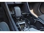 Volvo XC40 B3 Plus Black Edition - Panorama/schuifdak - IntelliSafe Assist & Surround - 360º Camera - Harman/Kardon audio - Verwarmde voorstoelen & stuur - Parkeersensoren voor & achter - Elektr. bedienb. voorstoelen met geheugen links - Draadloze tel. lader - Standkachel - Extra getint glas - Inklapbare trekhaak - 20' LMV