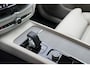 Volvo XC60 T6 Plug-in hybrid AWD Plus Bright | Blond Lederen bekleding | Google Infotainment | Stoelverwarming | Semi-Electrische Wegklapbare trekhaak | Parkeerverwarming |