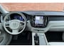 Volvo XC60 T6 Plug-in hybrid AWD Plus Bright | Blond Lederen bekleding | Google Infotainment | Stoelverwarming | Semi-Electrische Wegklapbare trekhaak | Parkeerverwarming |