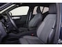 Volvo XC40 B3 Core Bright - IntelliSafe Assist & Surround - Parkeercamera achter - Verwarmde voorstoelen & stuur - Parkeersensoren voor & achter - Extra getint glas - 18' LMV