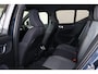Volvo XC40 B3 Core Bright - IntelliSafe Assist & Surround - Parkeercamera achter - Verwarmde voorstoelen & stuur - Parkeersensoren voor & achter - Extra getint glas - 18' LMV
