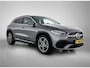 Mercedes-Benz GLA 250 e Business AMG Plug-In Hybride 5 spaaks lichtmetalen velgen | MBUX wide screen| Navigatie | elect bed. voorstoelen met memory | Trekhaak | parking support met camera | Inclusief 24 maanden Mercedes-Benz Certified garantie voor Europa.