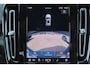 Volvo XC40 Recharge Plus 70 kWh - IntelliSafe Assist & Surround - Parkeercamera achter - Verwarmde voorstoelen & stuur - Parkeersensoren voor & achter - Draadloze tel. lader - Warmtepomp - Extra getint glas - 19' LMV