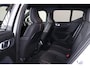 Volvo XC40 Recharge Plus 70 kWh - IntelliSafe Assist & Surround - Parkeercamera achter - Verwarmde voorstoelen & stuur - Parkeersensoren voor & achter - Draadloze tel. lader - Warmtepomp - Extra getint glas - 19' LMV