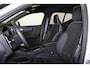 Volvo XC40 Recharge Plus 70 kWh - IntelliSafe Assist & Surround - Parkeercamera achter - Verwarmde voorstoelen & stuur - Parkeersensoren voor & achter - Draadloze tel. lader - Warmtepomp - Extra getint glas - 19' LMV