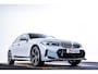 BMW 3-Serie 330e M Sport Edition Active Cruise Control - Elektrisch verstelbare/verwarmde voorstoelen - Head up - Sportstoelen - Parking Assistant Plus - Extra getint glas - Comfort Access - Elektrische achterklep -