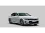 BMW 3-Serie 330e M Sport Edition Active Cruise Control - Elektrisch verstelbare/verwarmde voorstoelen - Head up - Sportstoelen - Parking Assistant Plus - Extra getint glas - Comfort Access - Elektrische achterklep -