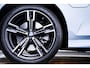 BMW 3-Serie 330e M Sport Edition Active Cruise Control - Elektrisch verstelbare/verwarmde voorstoelen - Head up - Sportstoelen - Parking Assistant Plus - Extra getint glas - Comfort Access - Elektrische achterklep -