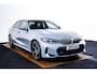 BMW 3-Serie 330e M Sport Edition Active Cruise Control - Elektrisch verstelbare/verwarmde voorstoelen - Head up - Sportstoelen - Parking Assistant Plus - Extra getint glas - Comfort Access - Elektrische achterklep -