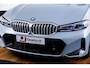 BMW 3-Serie 330e M Sport Edition Active Cruise Control - Elektrisch verstelbare/verwarmde voorstoelen - Head up - Sportstoelen - Parking Assistant Plus - Extra getint glas - Comfort Access - Elektrische achterklep -