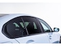 BMW 3-Serie 330e M Sport Edition Active Cruise Control - Elektrisch verstelbare/verwarmde voorstoelen - Head up - Sportstoelen - Parking Assistant Plus - Extra getint glas - Comfort Access - Elektrische achterklep -