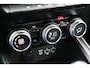 Renault Clio 1.6 E-Tech Hybrid 140 Intens | Trekhaak | Climate Control | Carplay | Allseasons