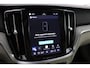 Volvo V60 Cross Country 2.0 B5 AWD Pro | ACC | Panoramadak | Harman/Kardon | Keyless | Memory | Trekhaak | Camera | BLIS | 19 Inch