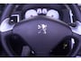 Peugeot 307 CC 2.0-16V Sport NAP navigatie PDC v+a climate-controlle cruise-controlle sportstoelen half leder wind-scherm stoelverwarming 17"-lmv regensensor