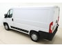 Peugeot Boxer 2.2 BlueHDi 120 L1H1 3.3t | Airco | In hoogte verstelbare zittingen | Parkeersensoren | Armsteunen | Centrale deurvergrendeling | Hill hold | Stuurbediening