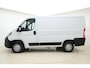 Peugeot Boxer 2.2 BlueHDi 120 L1H1 3.3t | Airco | In hoogte verstelbare zittingen | Parkeersensoren | Armsteunen | Centrale deurvergrendeling | Hill hold | Stuurbediening