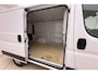 Peugeot Boxer 2.2 BlueHDi 120 L1H1 3.3t | Airco | In hoogte verstelbare zittingen | Parkeersensoren | Armsteunen | Centrale deurvergrendeling | Hill hold | Stuurbediening