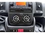Peugeot Boxer 2.2 BlueHDi 120 L1H1 3.3t | Airco | In hoogte verstelbare zittingen | Parkeersensoren | Armsteunen | Centrale deurvergrendeling | Hill hold | Stuurbediening