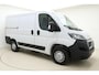 Peugeot Boxer 2.2 BlueHDi 120 L1H1 3.3t | Airco | In hoogte verstelbare zittingen | Parkeersensoren | Armsteunen | Centrale deurvergrendeling | Hill hold | Stuurbediening