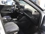 Peugeot e-2008 EV GT Avantage 54 kWh 156PK | 1ste eigenaar | AppleCarPlay/AndroidAuto | Climate Control | Adaptive Cruise Control | 360'Camera | FULL LED | Navigatie | LMV | Parkeersensoren | Privacy Glass | Isofix | Two-Tone | Sfeerverlichting |