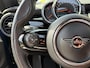 MINI Cooper 3-Deurs 1.5 60 Years Edition / Automaat / NL-Auto / Open-Panodak / Head-Up Display / Vol-Leder / Stoelverwarming / Cruise-Control / Apple-Carplay & Android-Auto / Draadloze-Telefoonlader / Climate-Control / Keyless / LED / PDC V+A / 17'' LMV / ENZ.