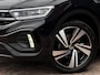 Volkswagen T-Roc 1.5 TSI R-Line | 150 PK | Trekhaak | IQ-Light | Camera | Stoelverwarming | Beats | PDC Rondom |