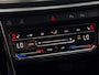 Volkswagen T-Roc 1.5 TSI R-Line | 150 PK | Trekhaak | IQ-Light | Camera | Stoelverwarming | Beats | PDC Rondom |