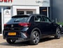 Volkswagen T-Roc 1.5 TSI R-Line | 150 PK | Trekhaak | IQ-Light | Camera | Stoelverwarming | Beats | PDC Rondom |