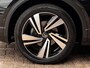 Volkswagen T-Roc 1.5 TSI R-Line | 150 PK | Trekhaak | IQ-Light | Camera | Stoelverwarming | Beats | PDC Rondom |