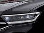 Volkswagen T-Roc 1.5 TSI R-Line | 150 PK | Trekhaak | IQ-Light | Camera | Stoelverwarming | Beats | PDC Rondom |