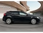Volvo V40 Cross Country 1.5 T3 Dynamic Edition | Trekhaak | Panoramadak | Keyless | PDC V+A en Camera | Premium Sound | Navigatie | Extra Getint Glas |