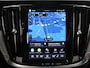 Volvo V60 2.0 T6 Plug-in hybrid AWD Ultra Dark | B&W Audio | HUD | Stoelverwarming V+A | Panoramadak | Memory stoelen | Dodehoek detectie | Camera 360° |