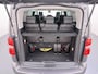 Opel Vivaro-e Combi Electric 8-Persoons L2 75kWh Leder Panoramadak 2X Elek.Schuifdeur Trekhaak 360°Camera Stoelverwarming Apple Carplay Android Auto Navi Ecc SOH 90% Cruise Control Regen-Lichtsensor Privacy Glas Lmv DAB Led 1.000KG Trekgewicht Garantie op Accu tot 19-12-2030/160.000km