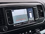 Opel Vivaro-e Combi Electric 8-Persoons L2 75kWh Leder Panoramadak 2X Elek.Schuifdeur Trekhaak 360°Camera Stoelverwarming Apple Carplay Android Auto Navi Ecc SOH 90% Cruise Control Regen-Lichtsensor Privacy Glas Lmv DAB Led 1.000KG Trekgewicht Garantie op Accu tot 19-12-2030/160.000km