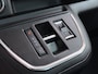 Opel Vivaro-e Combi Electric 8-Persoons L2 75kWh Leder Panoramadak 2X Elek.Schuifdeur Trekhaak 360°Camera Stoelverwarming Apple Carplay Android Auto Navi Ecc SOH 90% Cruise Control Regen-Lichtsensor Privacy Glas Lmv DAB Led 1.000KG Trekgewicht Garantie op Accu tot 19-12-2030/160.000km