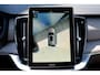 Volvo XC90 T8 AWD Ultra Bright Executive Edition | Nappa Leder met ventilatie | Bowers & Wilkins audio | Panoramadak | 360 graden camera | 22 inch Lichtmetalen velgen | Massagefunctie | Verwarmde voorstoelen & stuurwiel | Luchtvering | Gelamineerd en getint glas | Adaptieve Cruise Control | BLIS dodehoekdetectie | Forest Lake Metallic