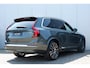 Volvo XC90 T8 AWD Ultra Bright Executive Edition | Nappa Leder met ventilatie | Bowers & Wilkins audio | Panoramadak | 360 graden camera | 22 inch Lichtmetalen velgen | Massagefunctie | Verwarmde voorstoelen & stuurwiel | Luchtvering | Gelamineerd en getint glas | Adaptieve Cruise Control | BLIS dodehoekdetectie | Forest Lake Metallic