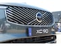 Volvo XC90 T8 AWD Ultra Bright Executive Edition | Nappa Leder met ventilatie | Bowers & Wilkins audio | Panoramadak | 360 graden camera | 22 inch Lichtmetalen velgen | Massagefunctie | Verwarmde voorstoelen & stuurwiel | Luchtvering | Gelamineerd en getint glas | Adaptieve Cruise Control | BLIS dodehoekdetectie | Forest Lake Metallic
