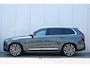 Volvo XC90 T8 AWD Ultra Bright Executive Edition | Nappa Leder met ventilatie | Bowers & Wilkins audio | Panoramadak | 360 graden camera | 22 inch Lichtmetalen velgen | Massagefunctie | Verwarmde voorstoelen & stuurwiel | Luchtvering | Gelamineerd en getint glas | Adaptieve Cruise Control | BLIS dodehoekdetectie | Forest Lake Metallic