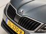 Skoda Octavia Combi 1.0 TSI Sport (APPLE CARPLAY, GROOT NAVI, CLIMATE, LEDER, STOELVERWARMING, SPORTSTOELEN, GETINT GLAS, CRUISE, PARKEERSENSOREN, NIEUWSTAAT)
