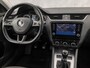 Skoda Octavia Combi 1.0 TSI Sport (APPLE CARPLAY, GROOT NAVI, CLIMATE, LEDER, STOELVERWARMING, SPORTSTOELEN, GETINT GLAS, CRUISE, PARKEERSENSOREN, NIEUWSTAAT)