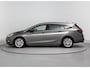 Opel Astra Sports Tourer 1.6 Innovation Airco | Bluetooth | Cruise Control | Electronic Climate Controle | Lederen Stuurwiel | Lichtmetalen Velgen | Parkeersensoren | Stuurwiel Multifunctioneel | Achteruitrijcamera | Comfortstoelen | Stof/Lederen Bekleding