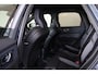 Volvo XC60 T8 Recharge AWD Plus Black Edition - IntelliSafe Assist & Surround - 360º Camera - Harman/Kardon audio - Adaptieve LED koplampen - Verwarmde voorstoelen, stuur & achterbank - Parkeersensoren voor & achter - Elektr. bedienb. voorstoelen met geheugen - Draadloze tel. lader - Extra getint glas - 21' LMV