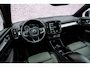 Volvo XC40 1.5 T4 Plug-in Hybrid Plus Dark | PHEV | Panoramadak | Harman Kardon Audio | Achteruitrijcamera | Parkeersensoren | Keyless Entry | Elektrische Achterklep | Elektrisch Verstelbare Voorstoelen | Navigatie | Apple Carplay | Android Auto | Cruise Control