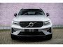 Volvo XC40 1.5 T4 Plug-in Hybrid Plus Dark | PHEV | Panoramadak | Harman Kardon Audio | Achteruitrijcamera | Parkeersensoren | Keyless Entry | Elektrische Achterklep | Elektrisch Verstelbare Voorstoelen | Navigatie | Apple Carplay | Android Auto | Cruise Control