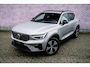 Volvo XC40 1.5 T4 Plug-in Hybrid Plus Dark | PHEV | Panoramadak | Harman Kardon Audio | Achteruitrijcamera | Parkeersensoren | Keyless Entry | Elektrische Achterklep | Elektrisch Verstelbare Voorstoelen | Navigatie | Apple Carplay | Android Auto | Cruise Control