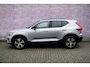 Volvo XC40 1.5 T4 Plug-in Hybrid Plus Dark | PHEV | Panoramadak | Harman Kardon Audio | Achteruitrijcamera | Parkeersensoren | Keyless Entry | Elektrische Achterklep | Elektrisch Verstelbare Voorstoelen | Navigatie | Apple Carplay | Android Auto | Cruise Control