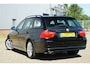 BMW 3-Serie Touring 318i | Black Sapphire | Xenon/PDC V+A/NAV/LMV/Cruise/AC - Keurig!