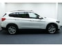 BMW X1 sDrive18i High Executive. Panodak, Leer, Stoelverw, Navi, Camera, 18"LMV, Haak 1700kg